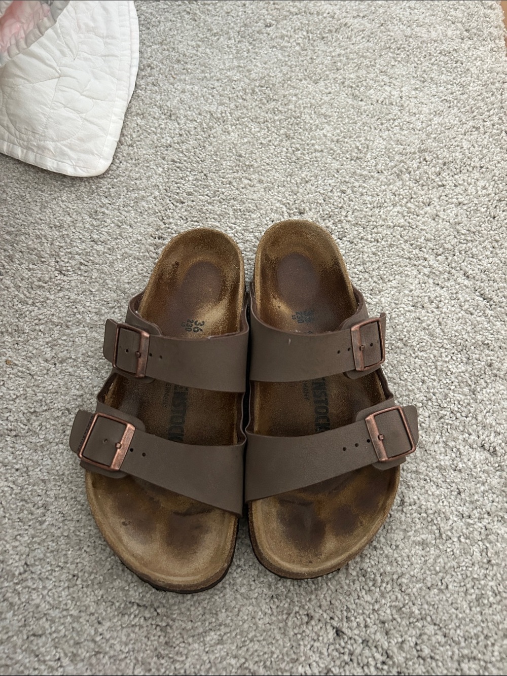 Women’s mocha Arizona Birkenstocks